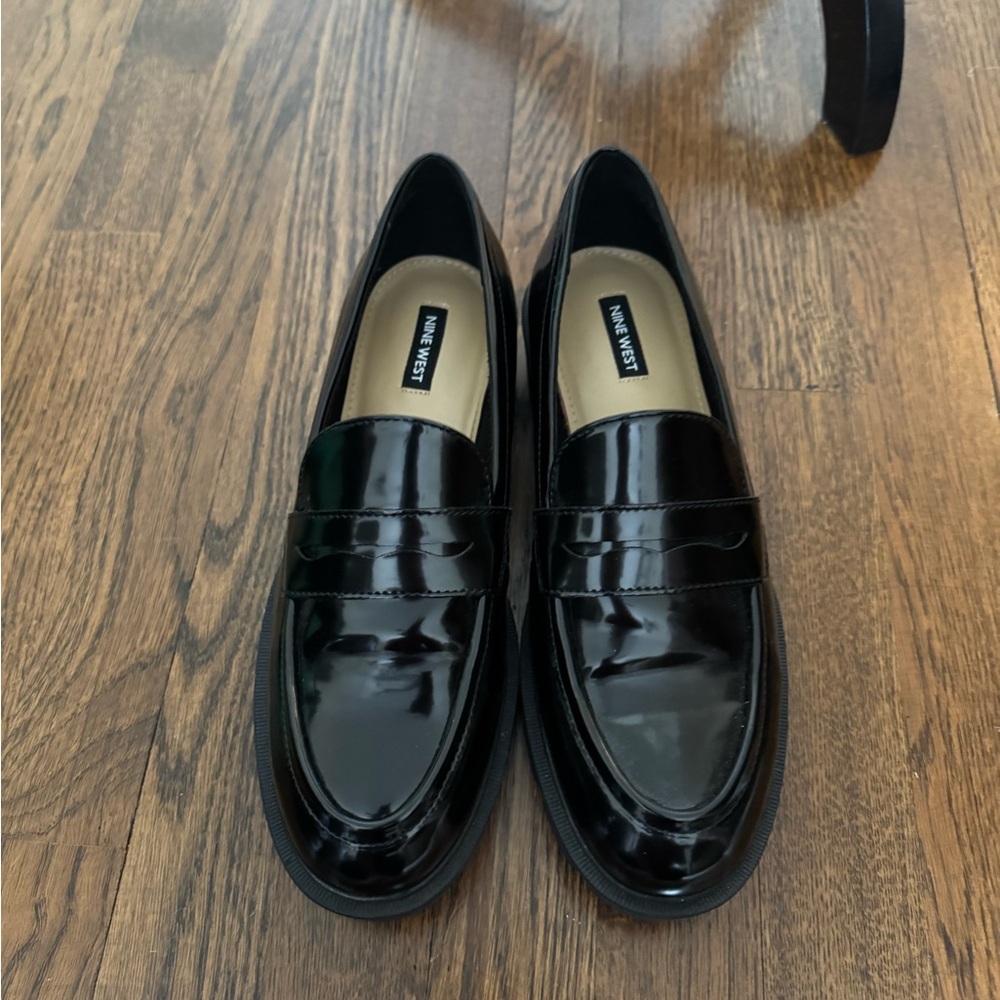 Nine West women’s Black Loafers
